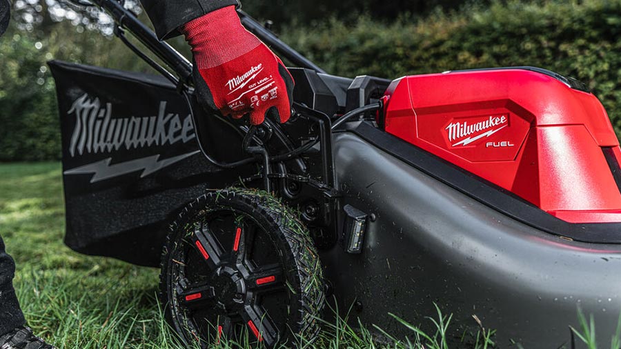 tondeuse autotractée à double batterie M18 F2LM53 Milwaukee tondeuse autotractée à double batterie M18 F2LM53 Milwaukee